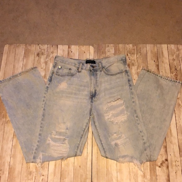 “Aeropostale” light wash, ripped, slouch fit, skater jeans, size 6 - Picture 6 of 14